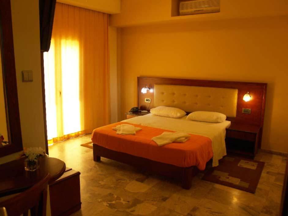 Hotel Filoxenia Hriszí Aktí Haniá Szoba fotó