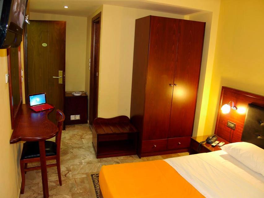 Hotel Filoxenia Hriszí Aktí Haniá Szoba fotó